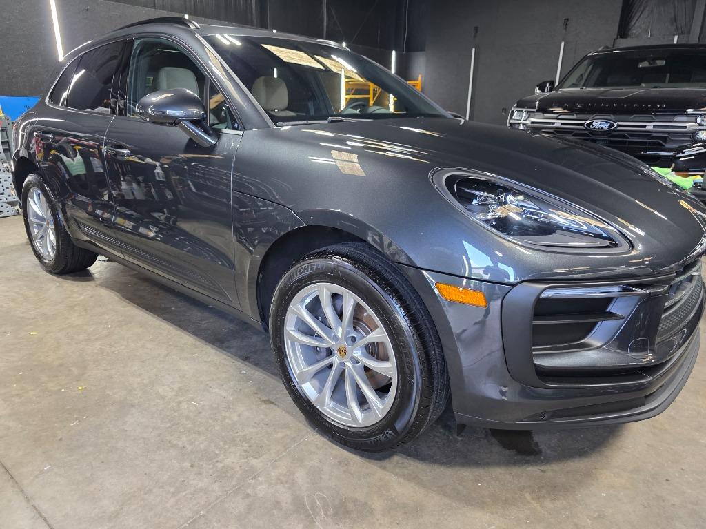 2025 Porsche Macan -'s photo